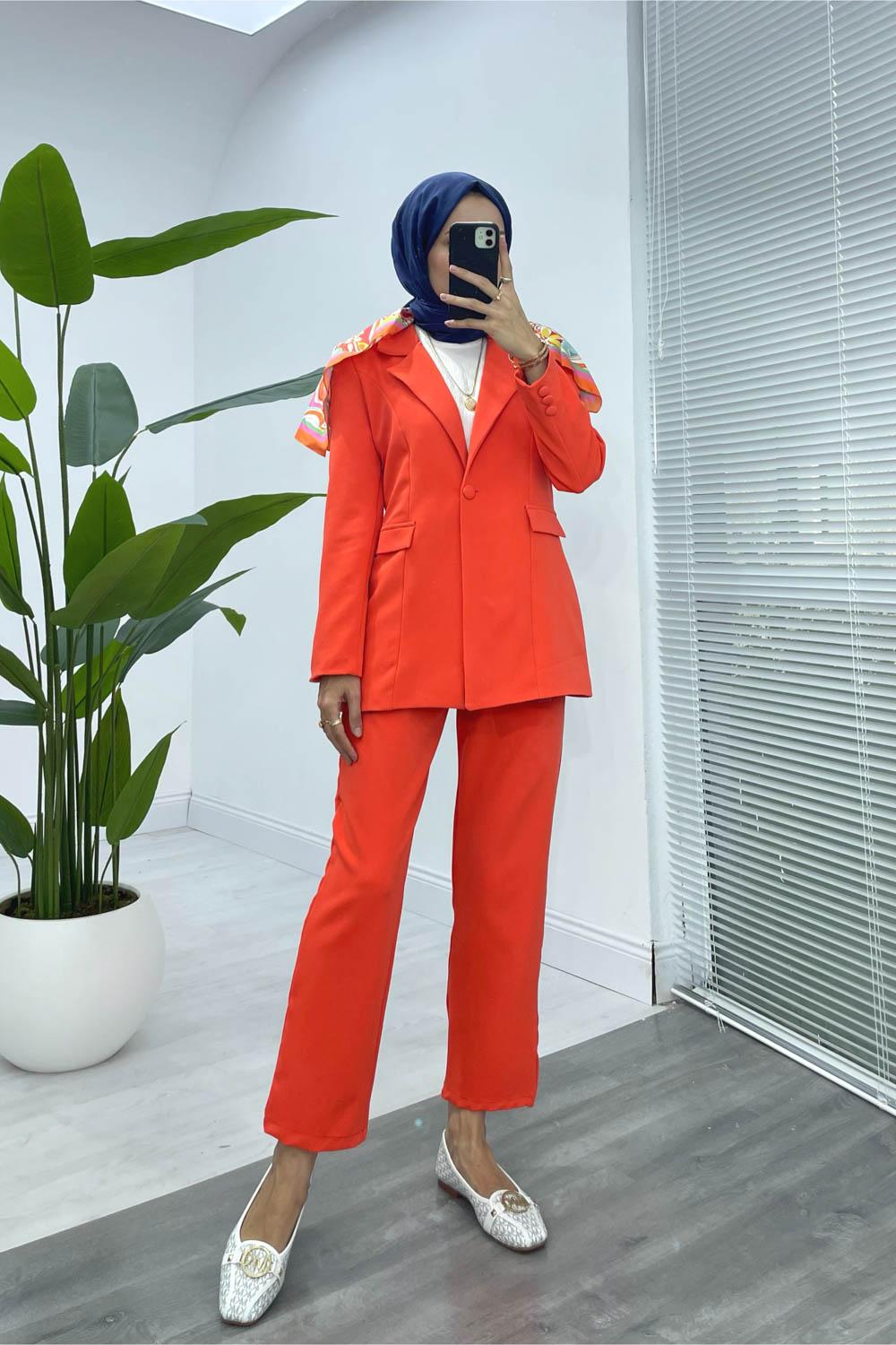 KOLLARI KAPALI DÜĞME DETAYLI  BLAZER  CEKET TAKIM
