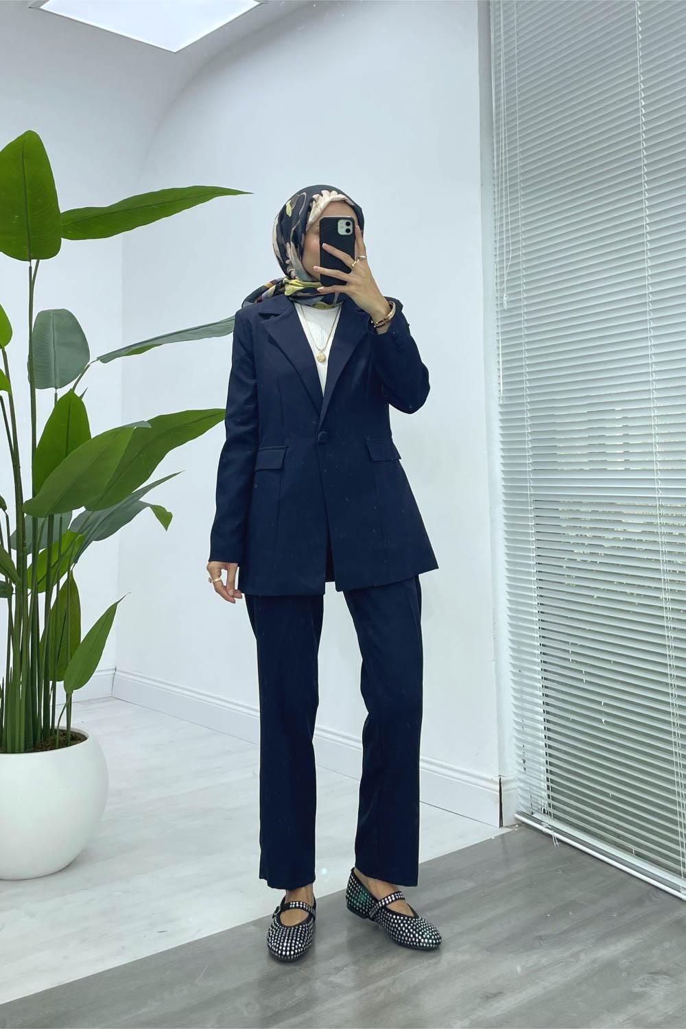KOLLARI KAPALI DÜĞME DETAYLI  BLAZER  CEKET TAKIM