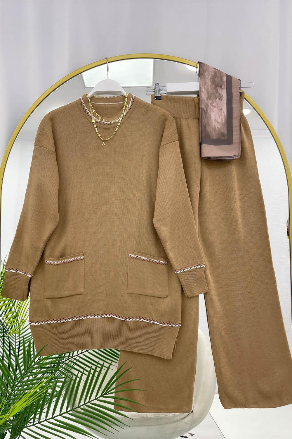 CEP VE BOYNU BİYELİ TRİKO PANTOLONLU TAKIM