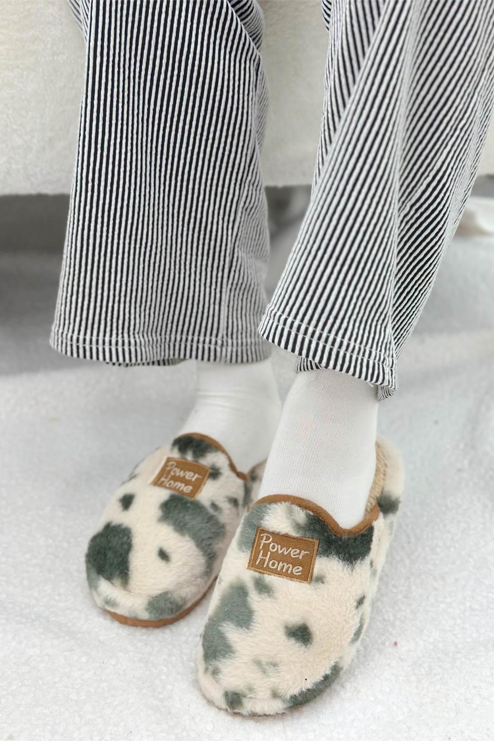 ALACALI HAFİF TABAN KIŞLIK KAPALI PELUŞ KADIN  EV TERLİĞİ