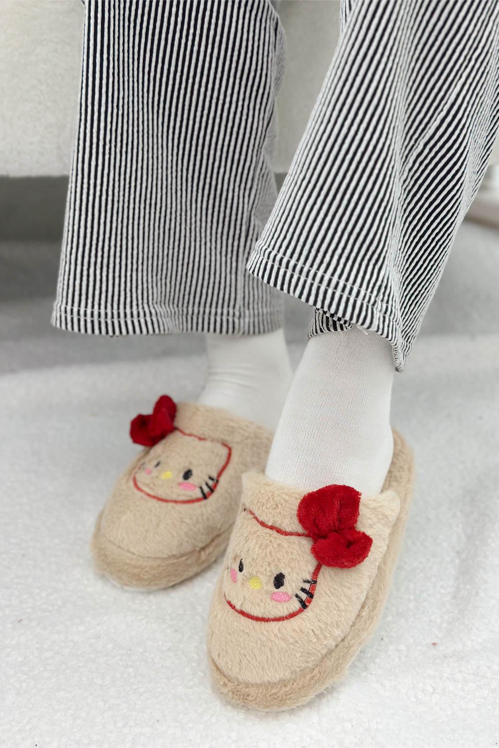 HELLO KİTY BASKILI SESSİZ TABAN PELUŞ KIŞLIK KADIN EV TERLİĞİ