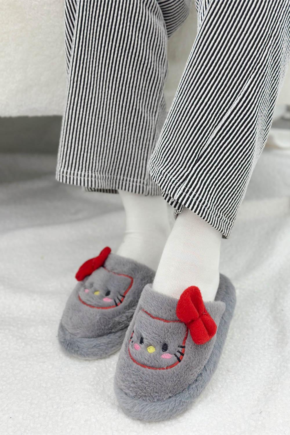 HELLO KİTY BASKILI SESSİZ TABAN PELUŞ KIŞLIK KADIN EV TERLİĞİ