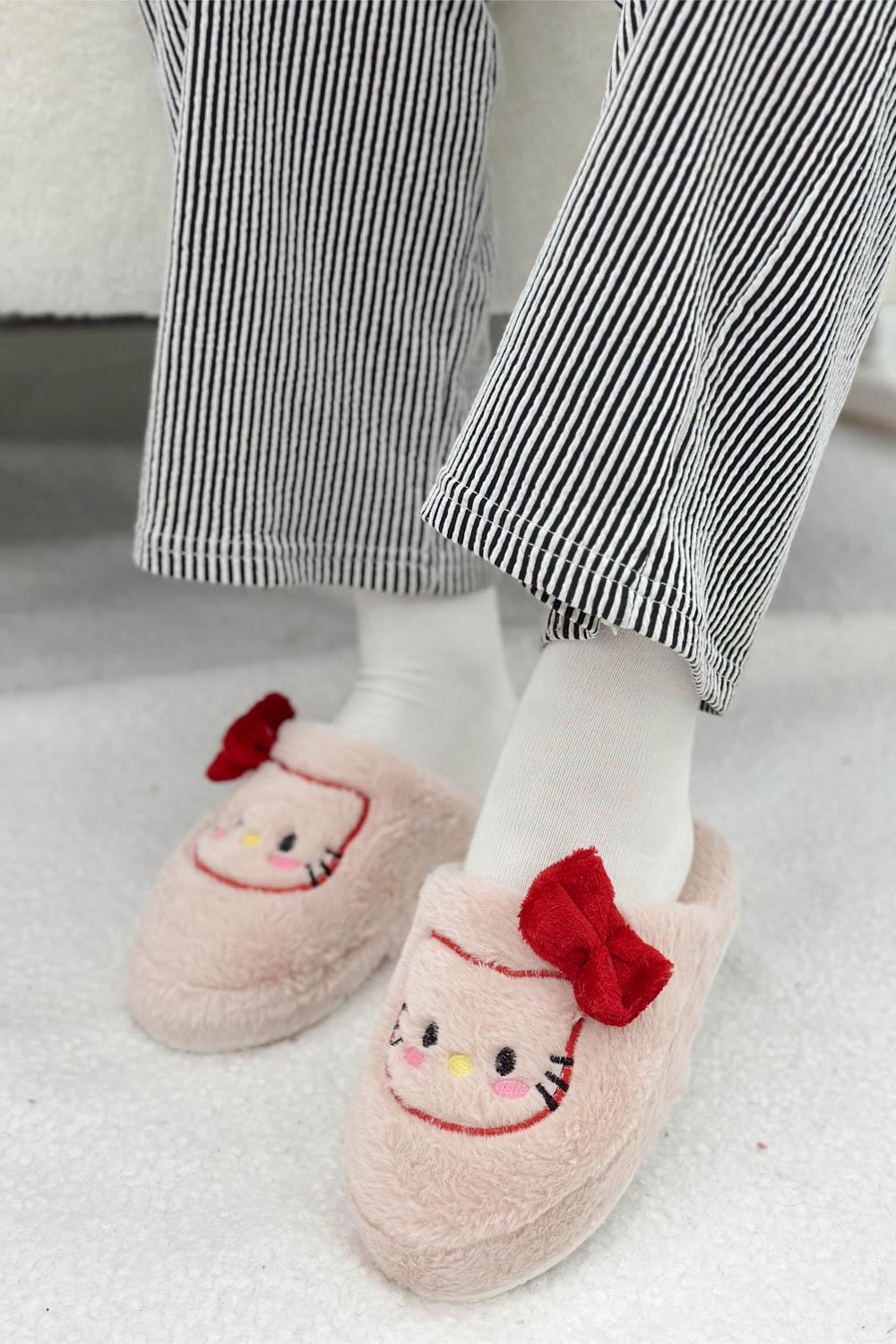 HELLO KİTY BASKILI SESSİZ TABAN PELUŞ KIŞLIK KADIN EV TERLİĞİ