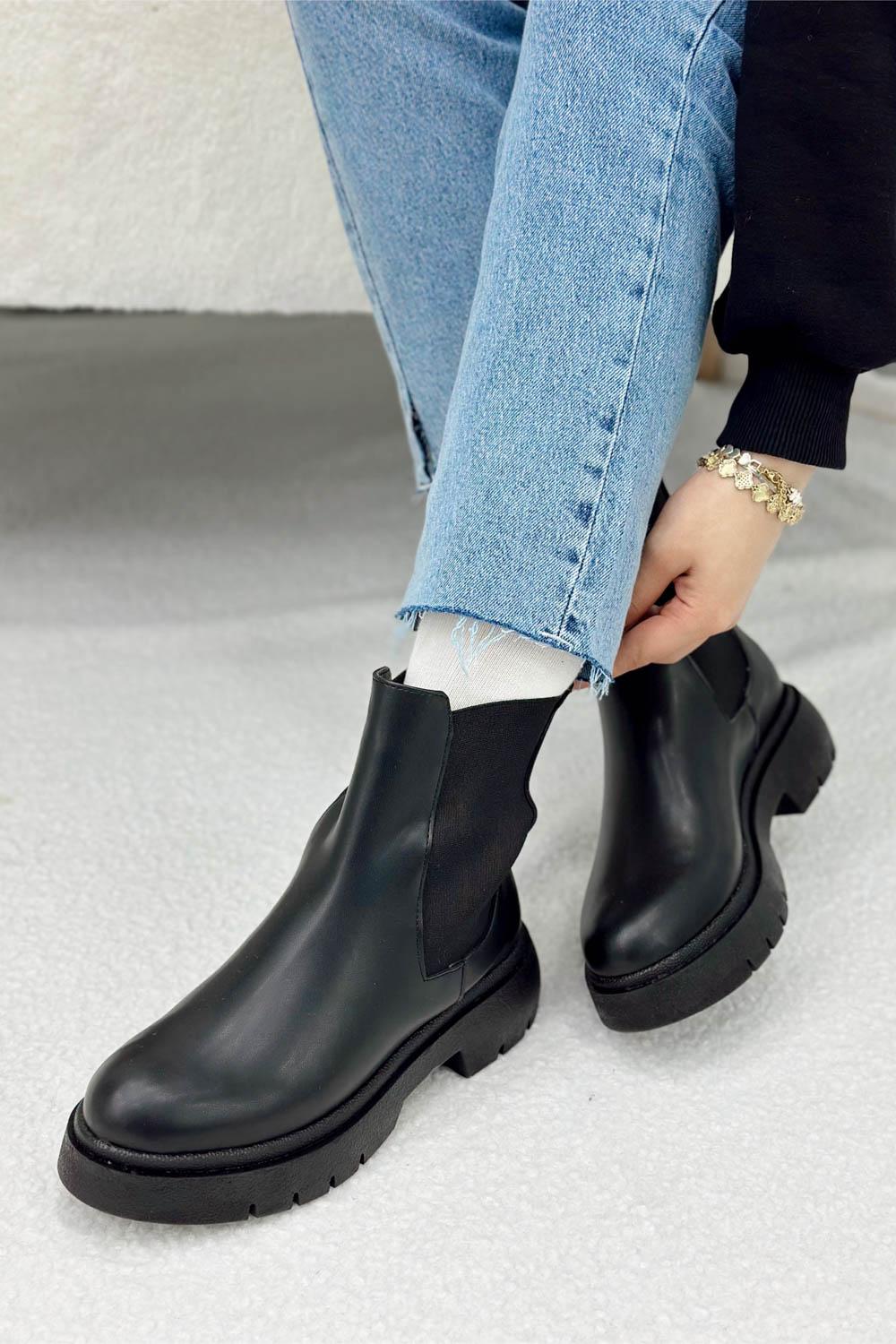 YÜKSEK TABAN YANLARI LASTIKLI KADIN BOT