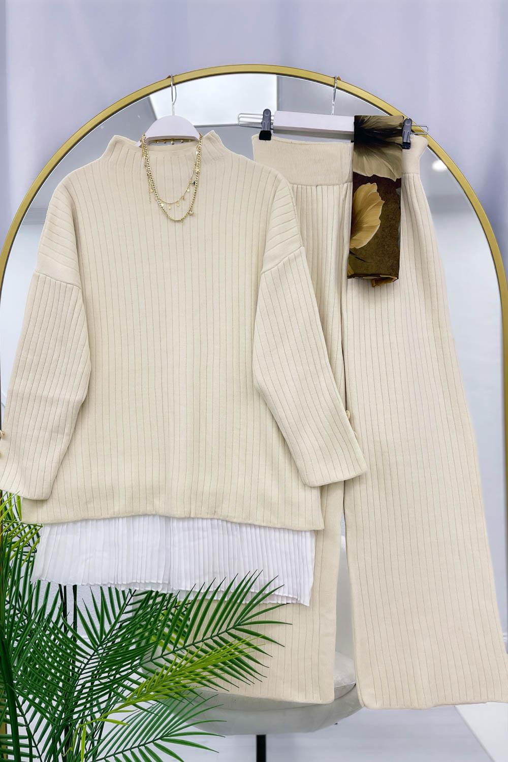 KOL DÜĞMELİ KADIN TRİKO TAKIM