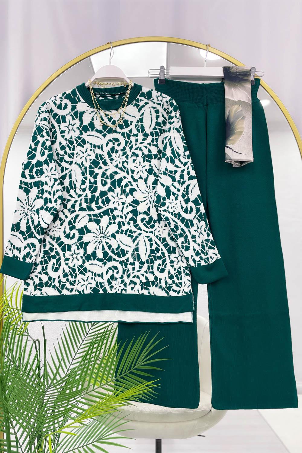 DESENLİ YANLARI YIRTMAÇ DETAYLI KADIN TRİKO TAKIM