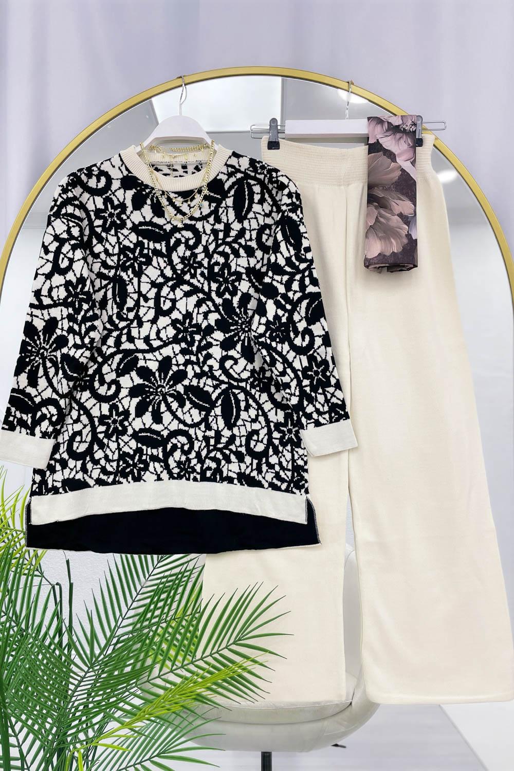 DESENLİ YANLARI YIRTMAÇ DETAYLI KADIN TRİKO TAKIM