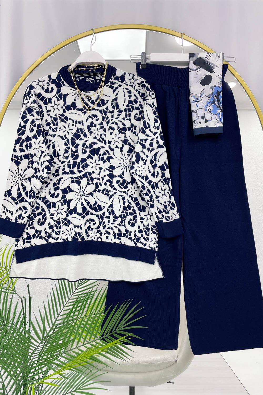 DESENLİ YANLARI YIRTMAÇ DETAYLI KADIN TRİKO TAKIM