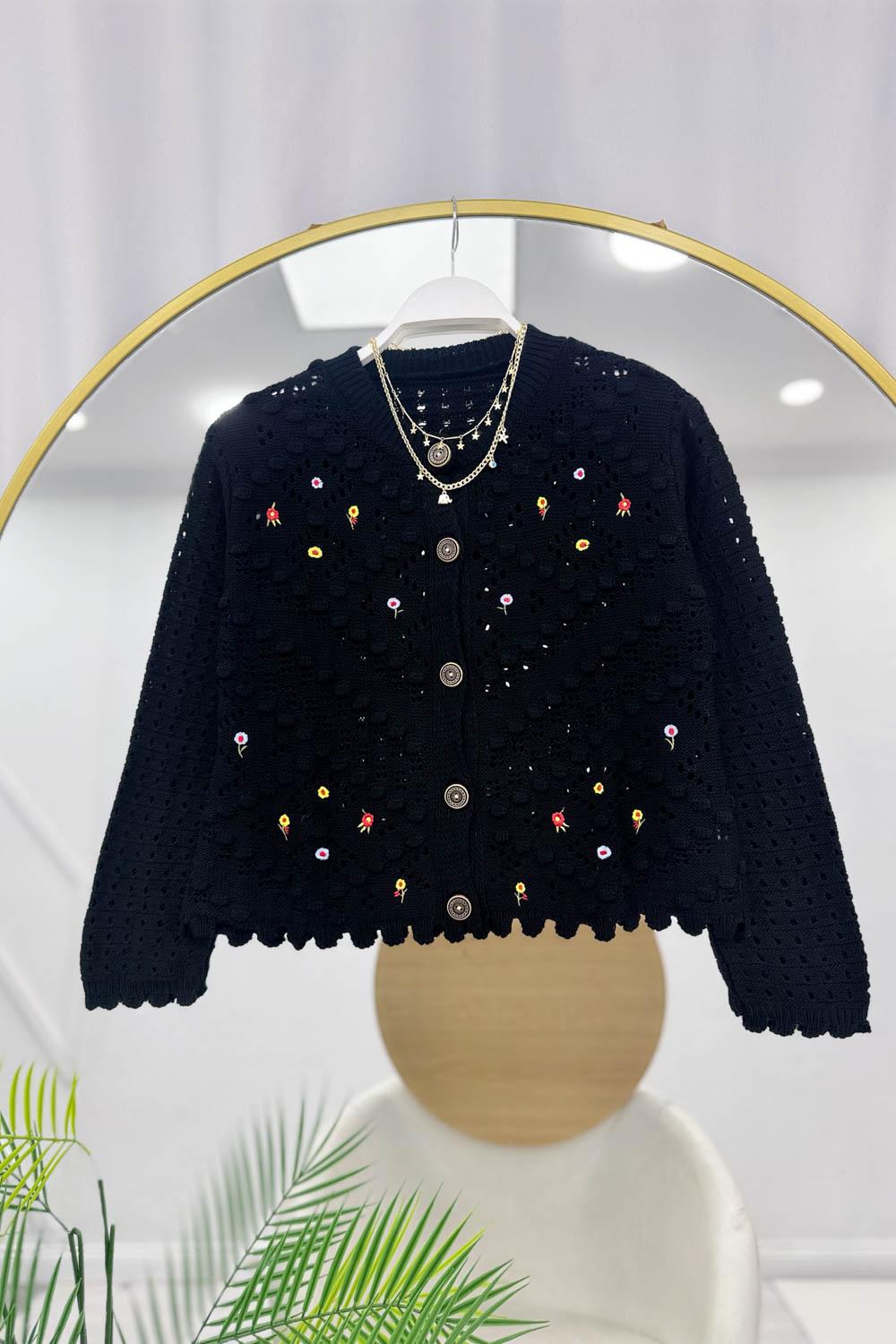 KIRÇİÇEĞİ İŞLEMELİ TRİKO HIRKA