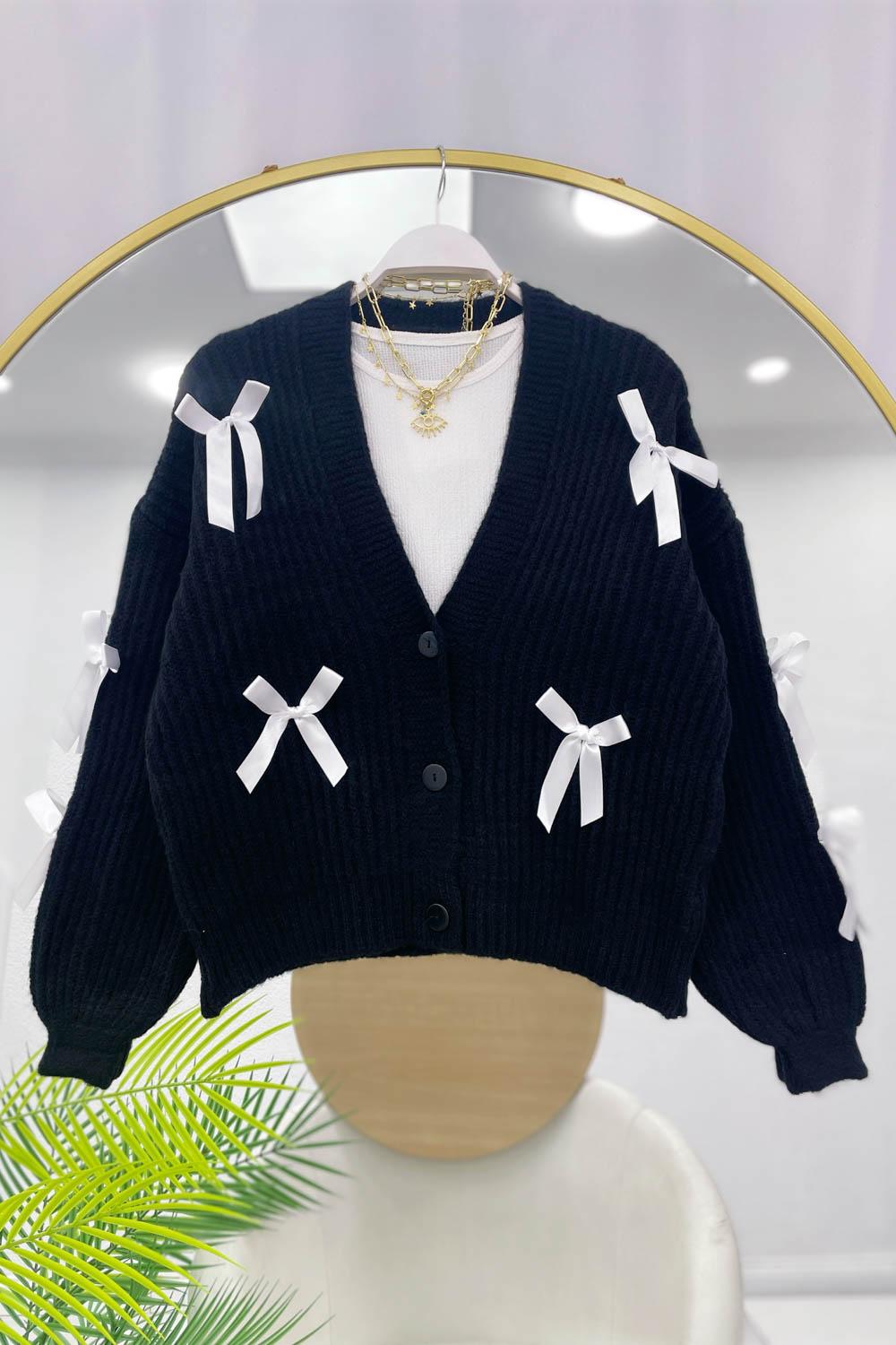 FİYONK DETAYLI DÜĞMELİ YUMOŞ HIRKA