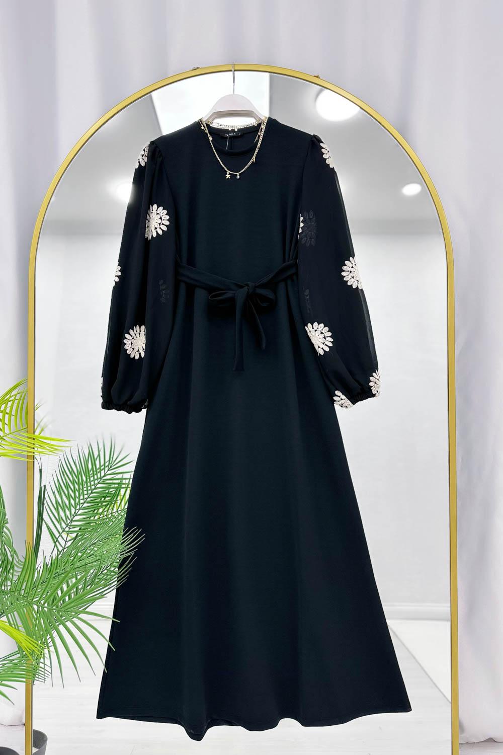 KOLLARI PAPATYA NAKIŞLI ELBİSE