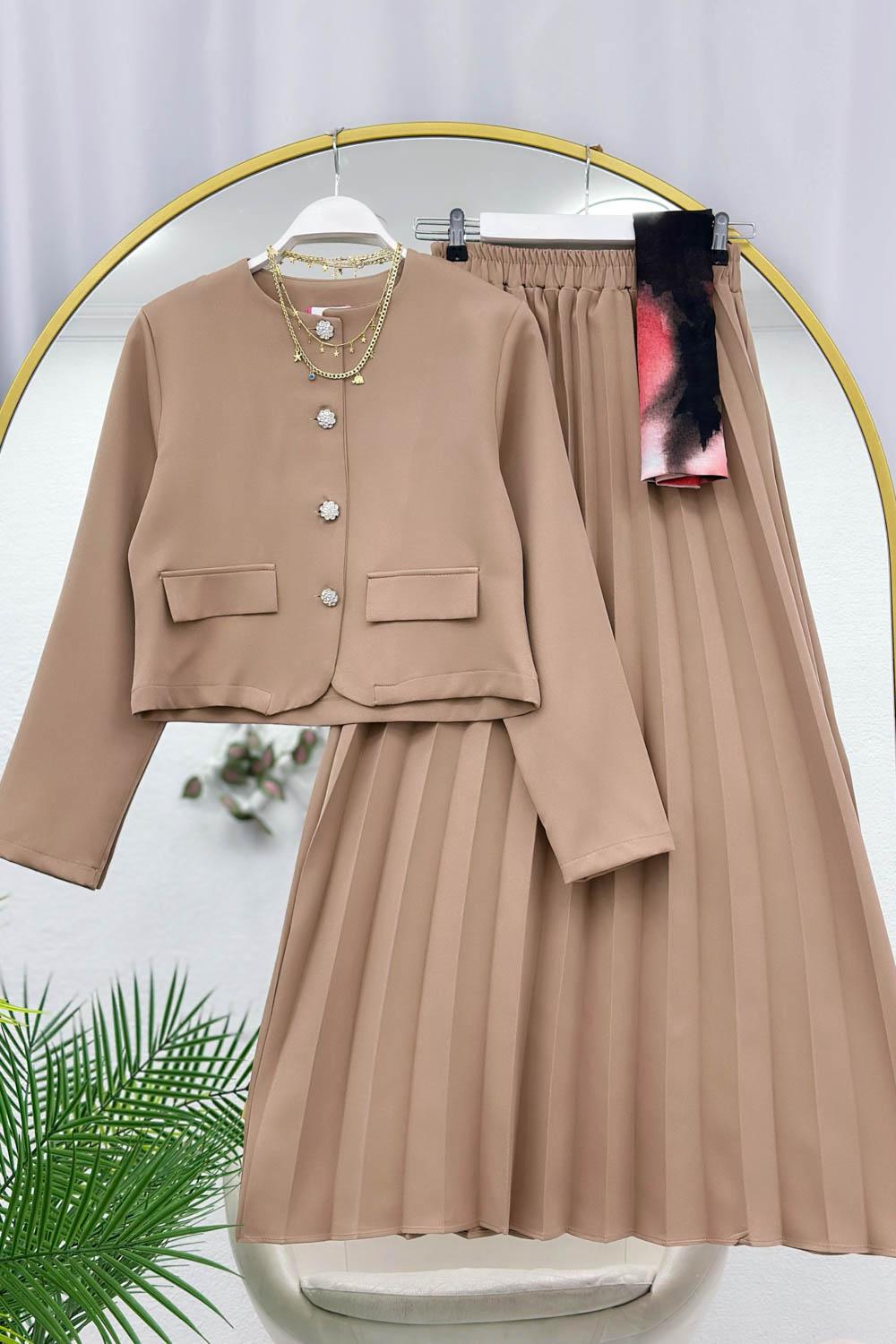 ETEĞİ PİLELİ ÇİÇEK DÜĞMELİ KREP TAKIM