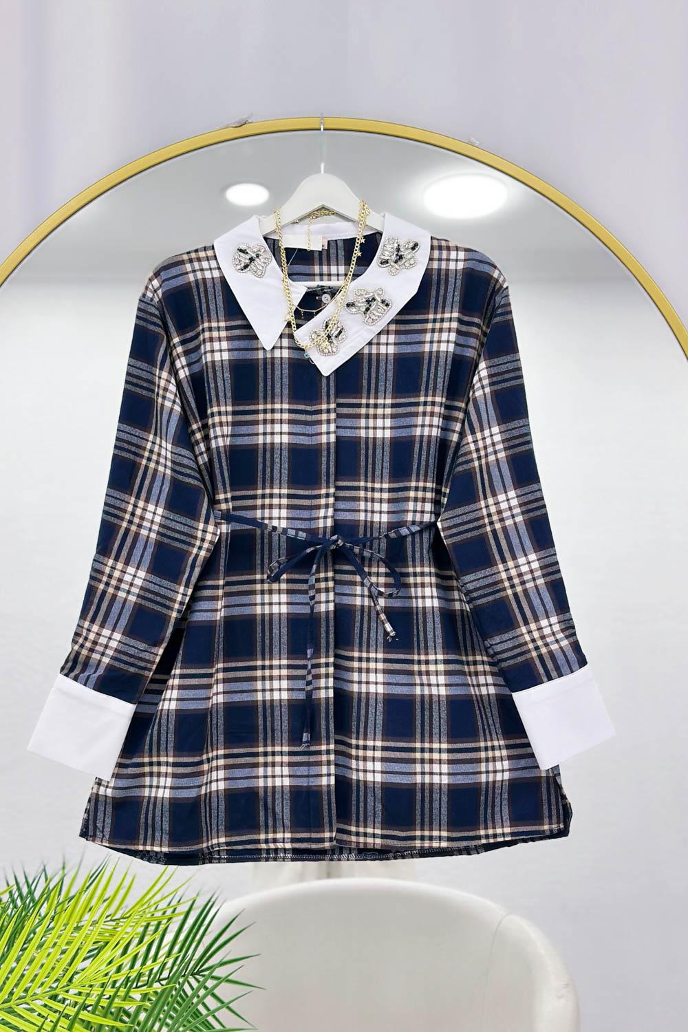 YAKASI TAŞLI KARE DESENLİ KADIN GÖMLEK