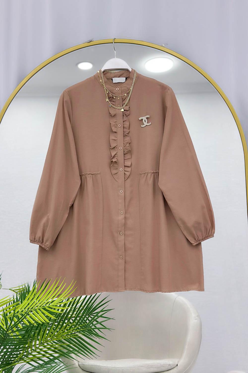 BROŞ DETAYLI GÖMLEK