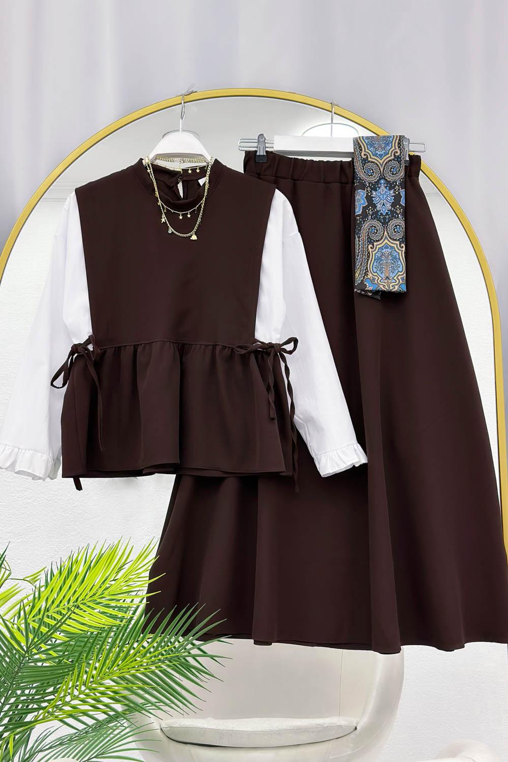 KOLLARI FIRFIRLI ETEKLİ KADIN TAKIM