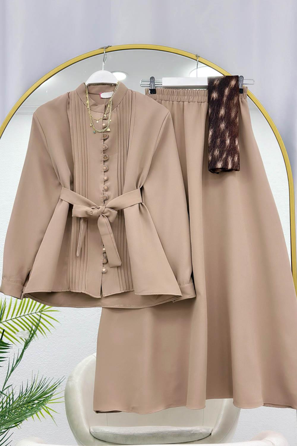 SIRALI DÜĞMELİ İTHAL KREP ETEKLİ TAKIM