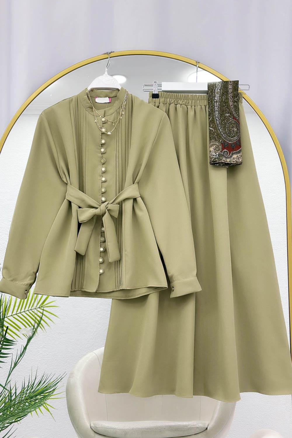 SIRALI DÜĞMELİ İTHAL KREP ETEKLİ TAKIM