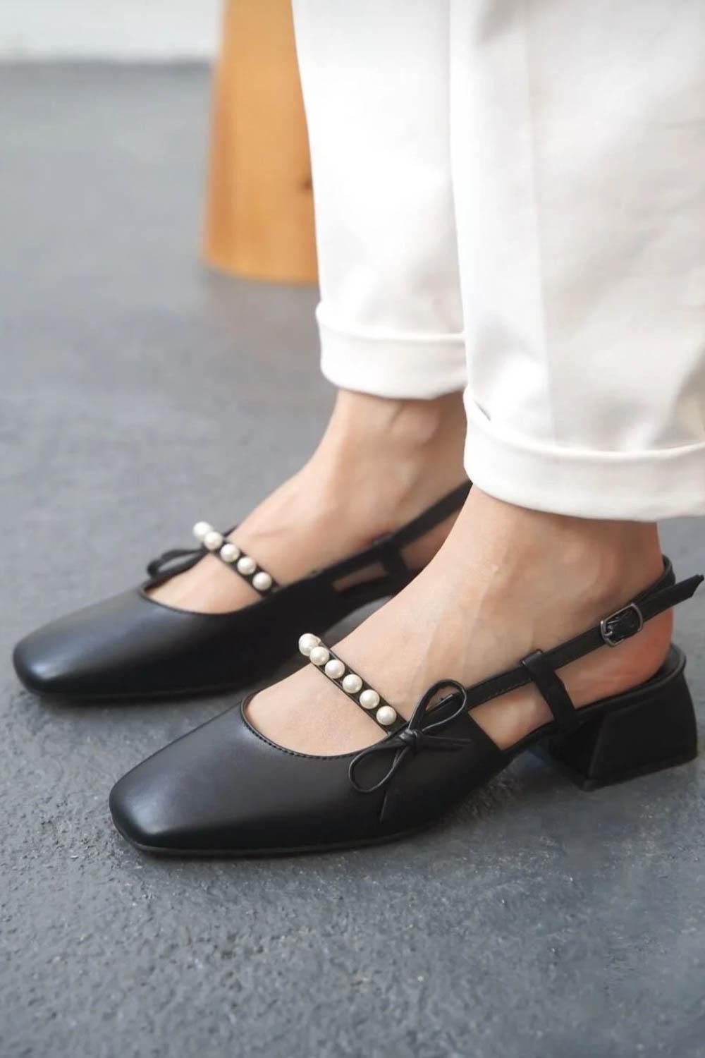 İNCİLİ TOPUKLU FİYONKLU  KADIN BABET AYAKKABI