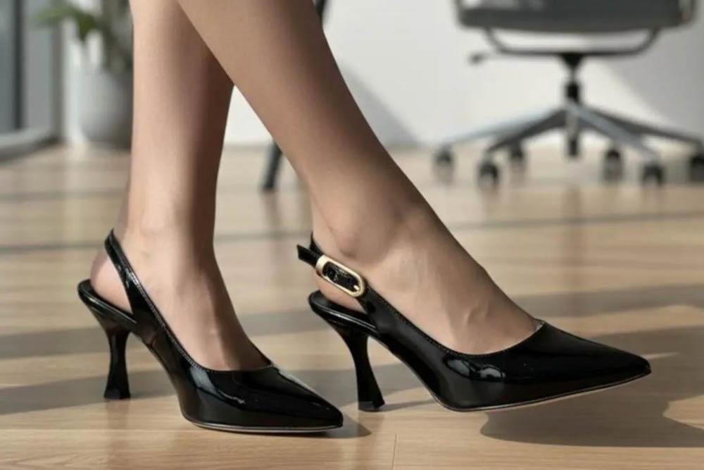 SİVRİBURUN TOPUKLU KADIN AYAKKABI