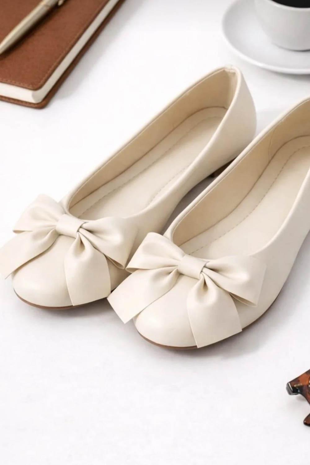 YUVARLAK BURUN FİYONKLU  KADIN BABET AYAKKABI