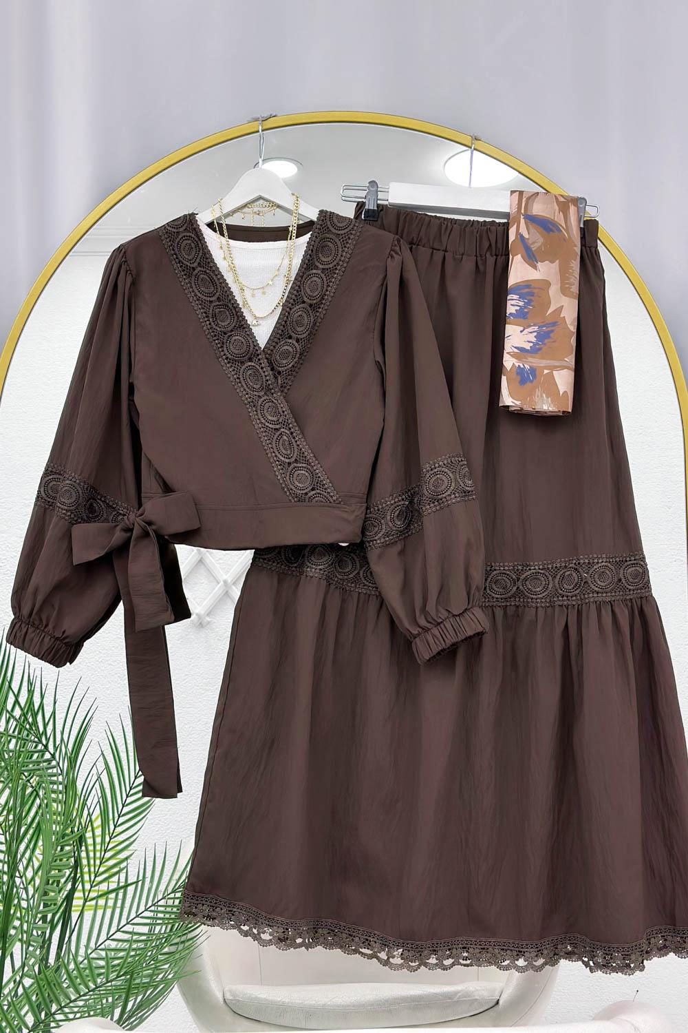 GÜPÜRLÜ BELDEN BAĞLAMALI ETEKLİ TAKIM