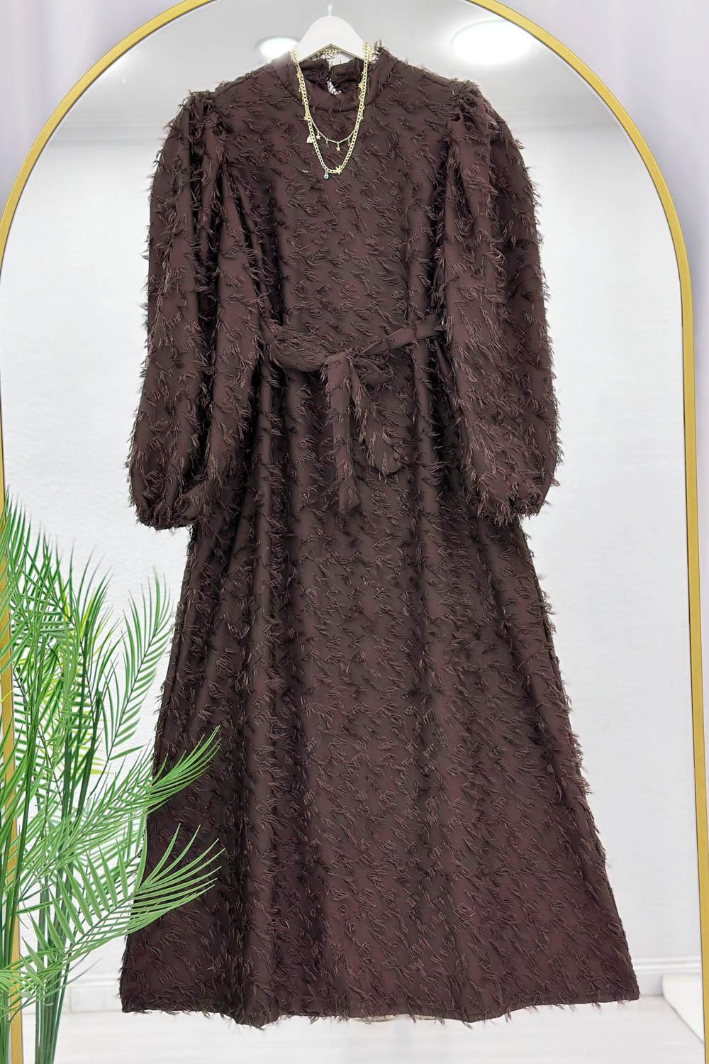 SAÇAKLI KEMERLİ ELBİSE