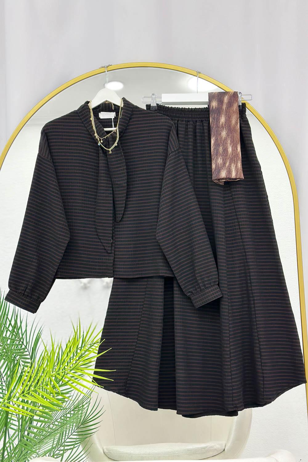 PÖTİKARELİ YAKADAN FIYONK ETEKLİ TAKIM