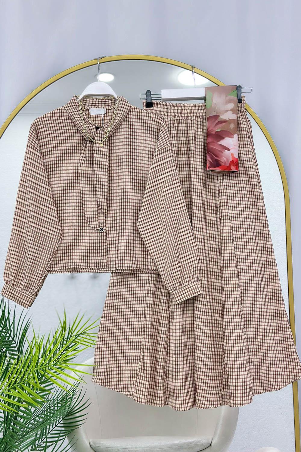 PÖTİKARELİ YAKADAN FIYONK ETEKLİ TAKIM