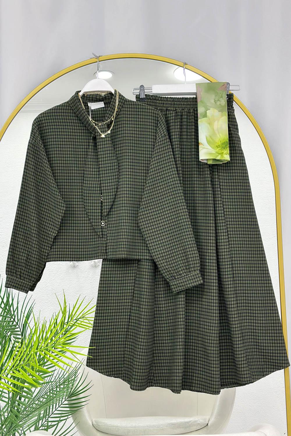 PÖTİKARELİ YAKADAN FIYONK ETEKLİ TAKIM