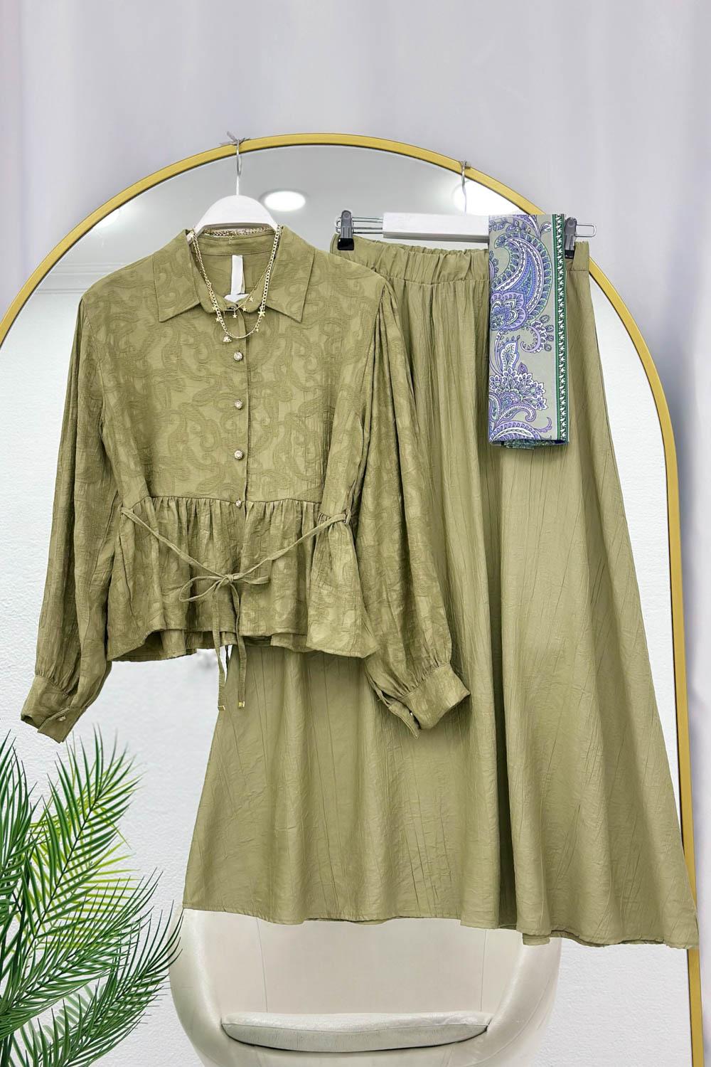 JAKARLI DESENLİ CEKET  ETEK TAKIM