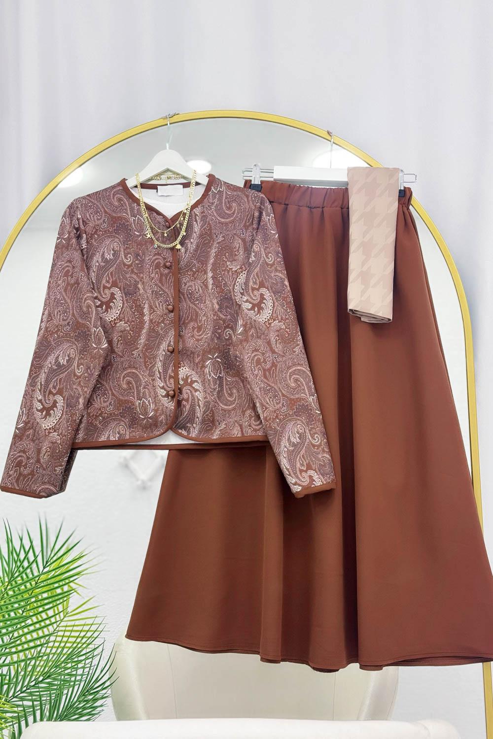 RENK GEÇİŞLİ ÖNÜ DÜĞMELİ ETEKLİ  TAKIM