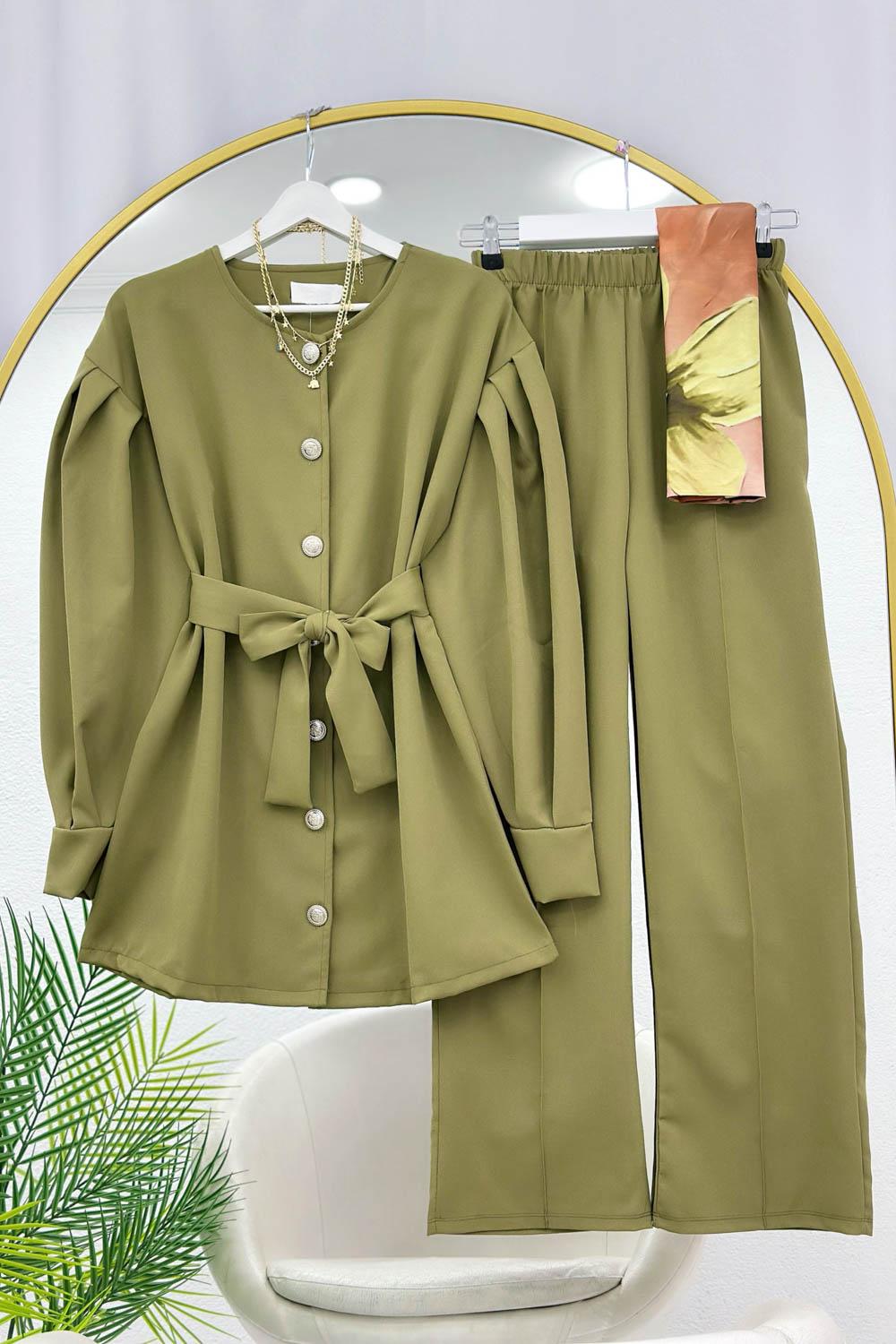 ÖNÜ DÜĞMELİ KUŞAKLI KREP TAKIM