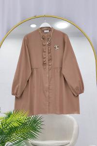 BROŞ DETAYLI GÖMLEK